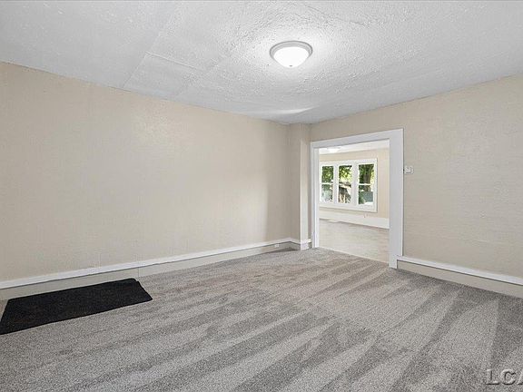 5th image of 610 Burley St