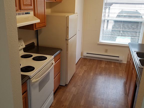 3rd image of 1235 29th St SE