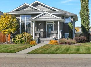 1 S Cambridge Close, Blackfalds, AB T4M 0A3