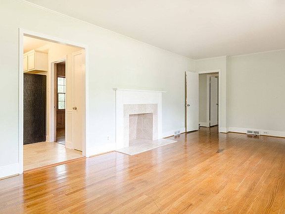 4th image of 827 Glendora Dr