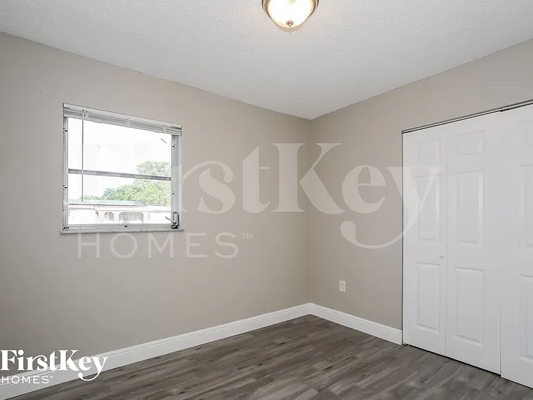19424 NW 48th Ave — Photo 13