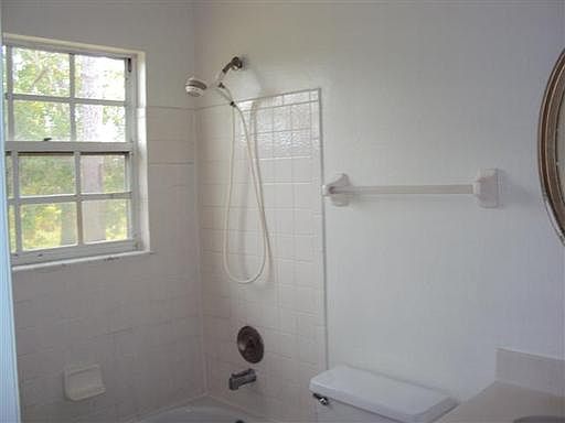 5th image of 2731 SW Ensenada Ter
