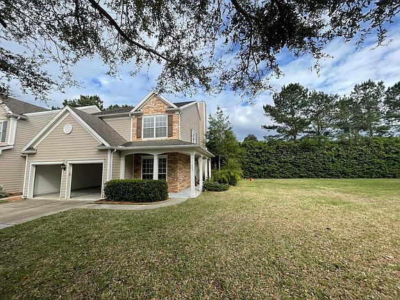 3rd image of 11083 Castlemain Cir E