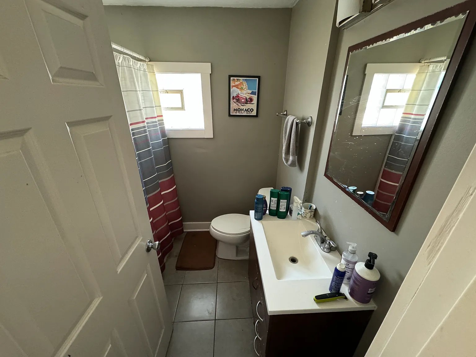 2726 N Oakland Ave — Photo 3