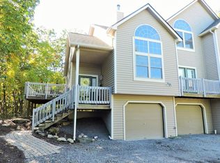 438 Maple Ct, Tannersville, PA 18372