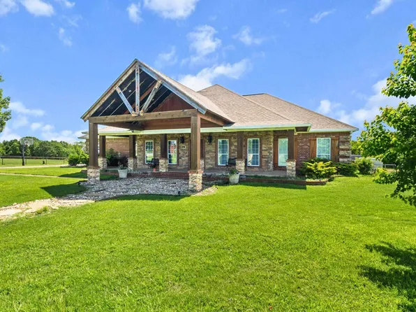 1142 Oakridge Dr, Texarkana, TX 75503