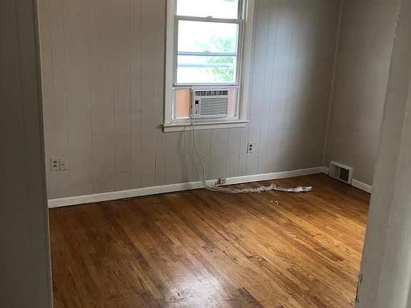 5th image of 455 49th St #455
