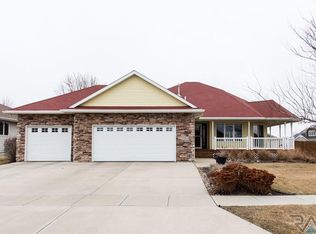 2704 E Sunrise Ct, Brandon, SD 57005