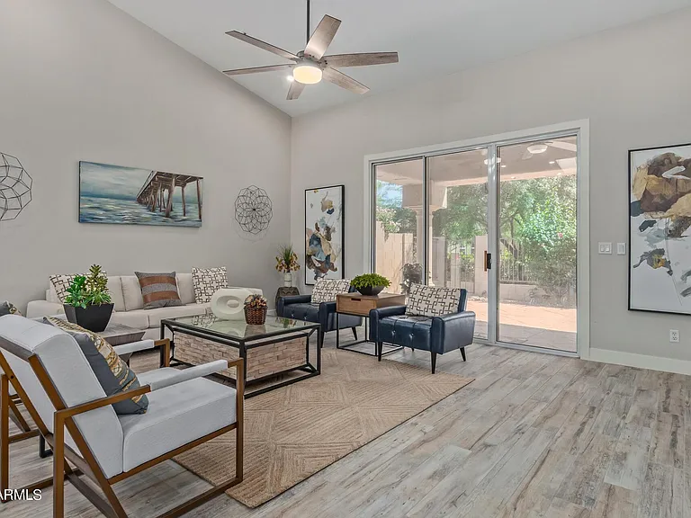 8941 E Maple Dr — Photo 2