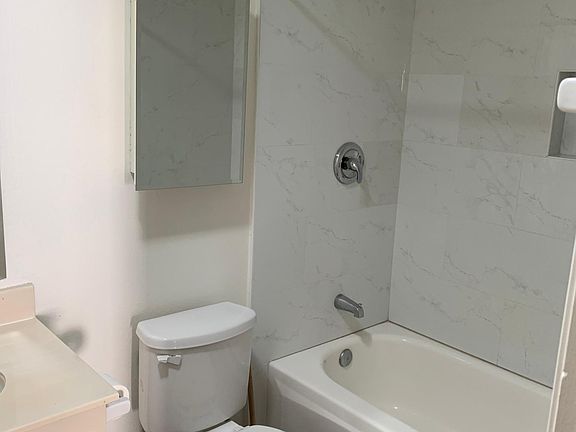 5th image of 11122 Batavia Cir