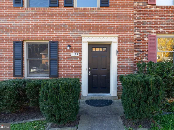 137 Farrell Ln, Fredericksburg, VA 22401