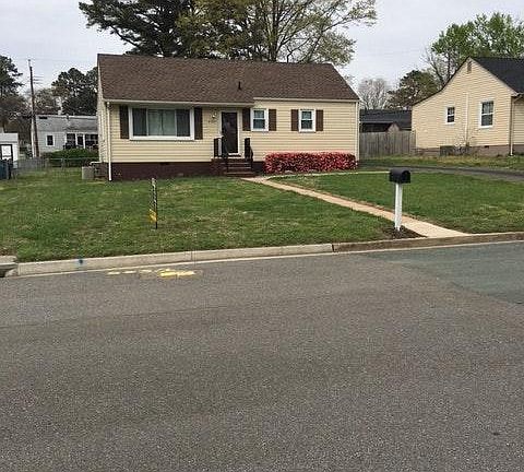 3rd image of 2322 Lenora Ln