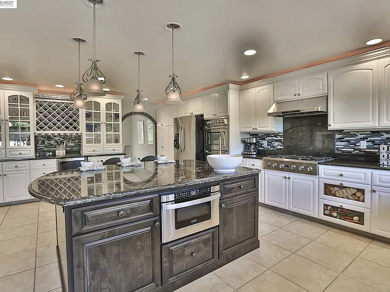 12923 Hawkins Dr — Photo 5