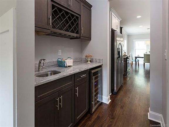 3rd image of 1121 Leigh Ave