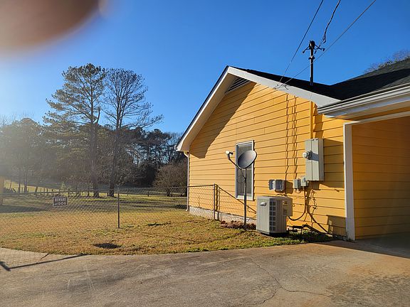 5th image of 3885 Maggie Dr SE