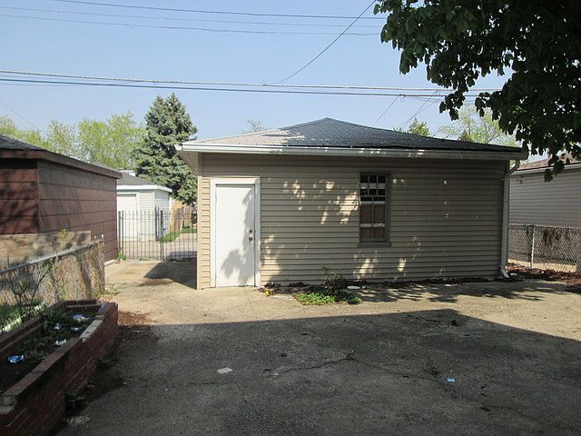 2nd image of 1419 S 58th Ave