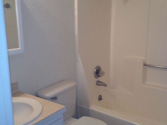 5th image of 2105 College St APT F