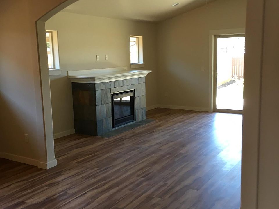 2nd image of 21177 SE Capella Pl