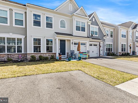 2nd image of 19188 Sandstone Ln