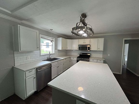 2nd image of 706 Inwood Dr