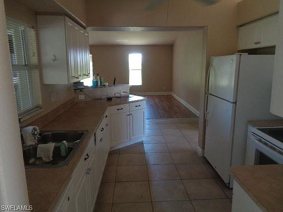 3rd image of 307 SW 26th Ter