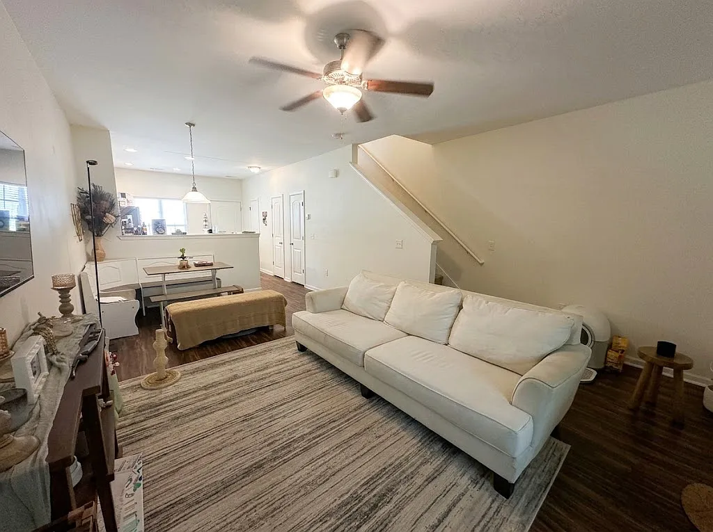 2 bed, 2.5 bath, 1090 sqft, $1,850 — Photo 2