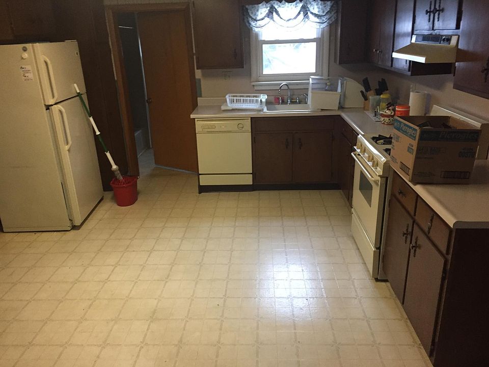 2nd image of 136 W Union St