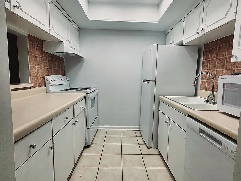 8401 N New Braunfels Ave #218 — Photo 9