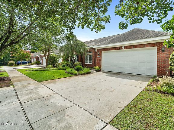 4th image of 1009 Avenshire Circle