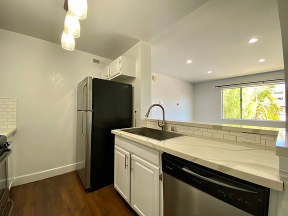 4th image of 2330 N Cahuenga Blvd #307