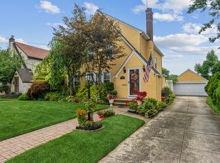 105 Argyle Rd, West Hempstead, NY 11552