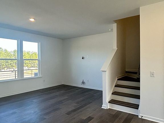 2nd image of 413 Silver Star Blvd
