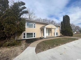 1135 8th Ave, Silvis, IL 61282