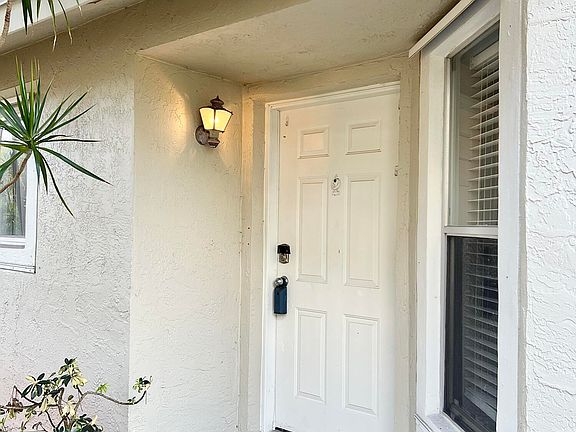 3rd image of 7608 Pinewalk Drive #127