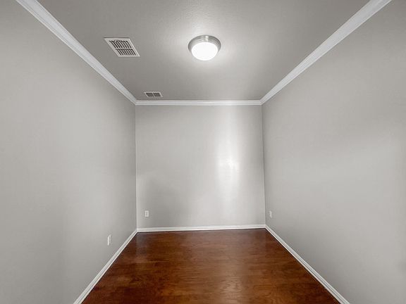 5th image of 301 Perkins Dr