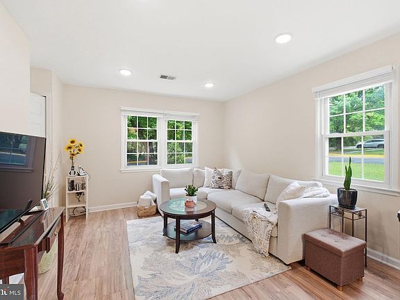 4th image of 7709 Matisse Way