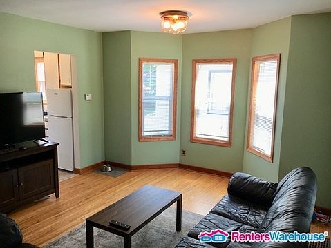 3rd image of 1016 16th Ave S