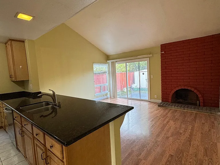 3380 Alder Ave — Photo 4