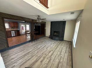 17 W Lake Cir, Mary Esther, FL 32569