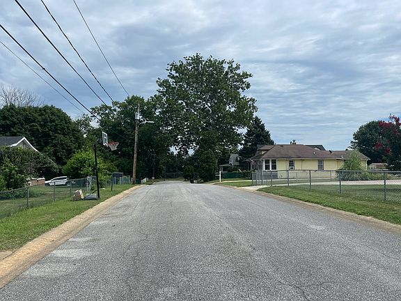 5th image of 4 Newport Ave
