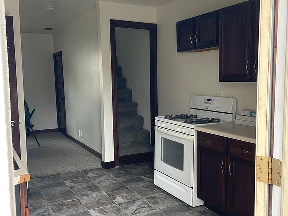 Kitchen from the side entrance.