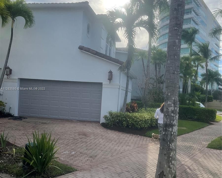 1st image of 3016 NE 210th St #0