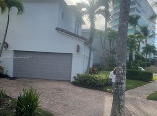 3016 NE 210th St #0, Miami, FL 33180