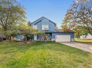 2225 Silvermaple Ct, Wixom, MI 48393