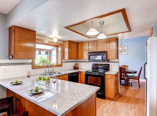 560 S Laredo Cir, Aurora, CO 80017