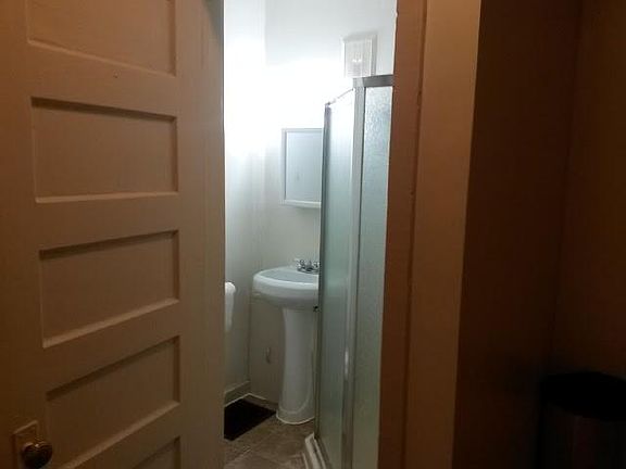 3rd image of 653 Baldwin St APT 1