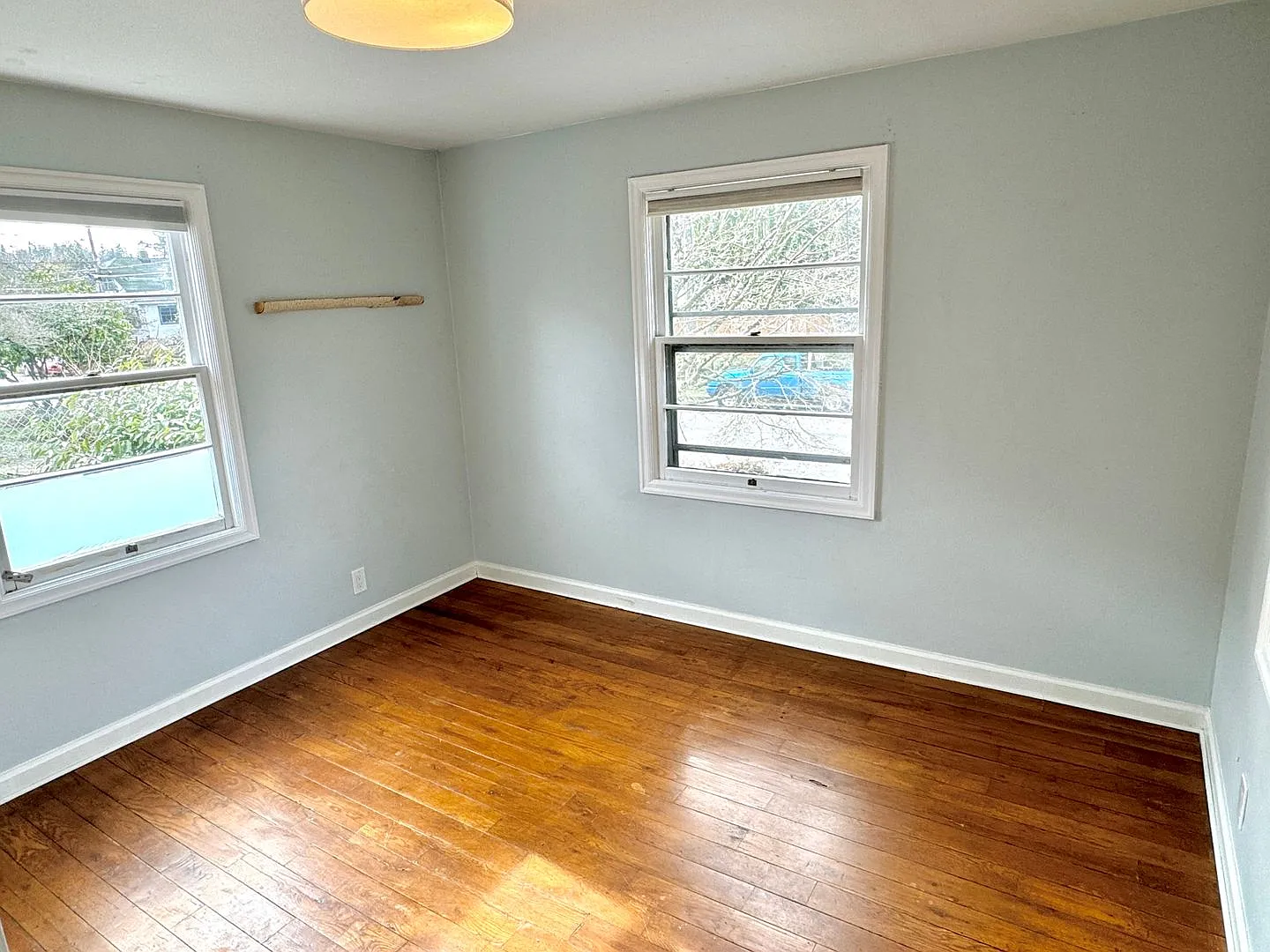 Montavilla Bungalow with Hardwoods, Fenced Backyard, Large Basement — Photo 4