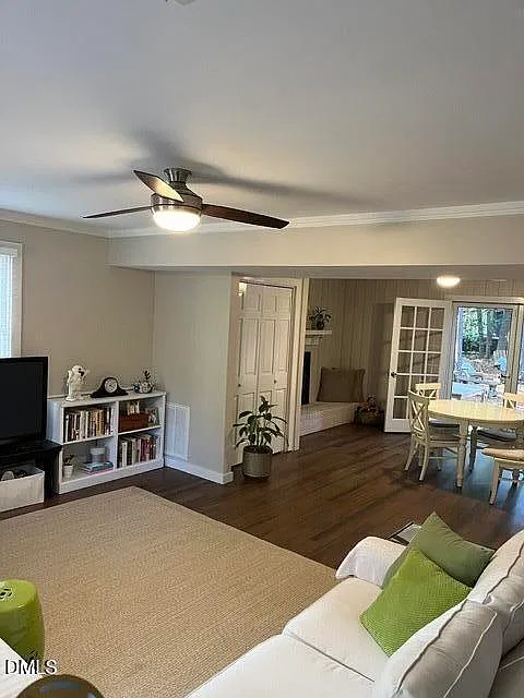 3 bed, 2.5 bath, 1795 sqft, $2,250 — Photo 2