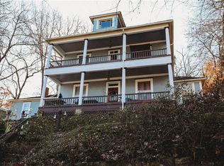 38 Mountain St, Eureka Springs, AR 72632