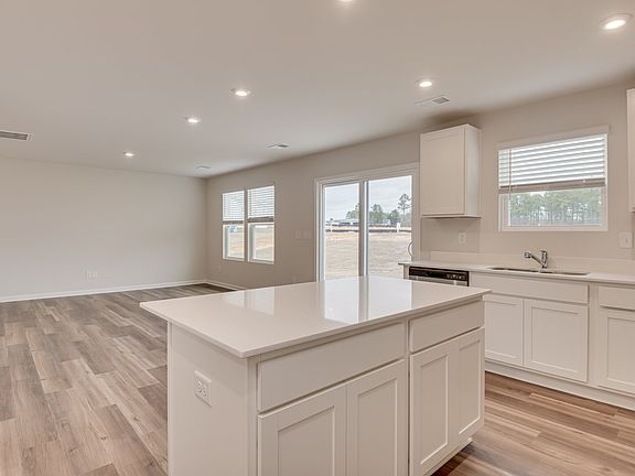 5th image of 208 Barracks Rd